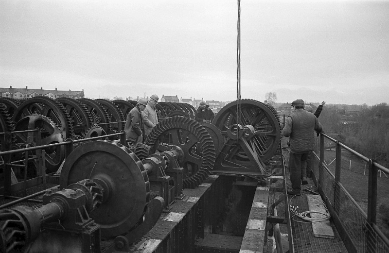 18 Anderton Lift Dismantling Gears 2-12-1987