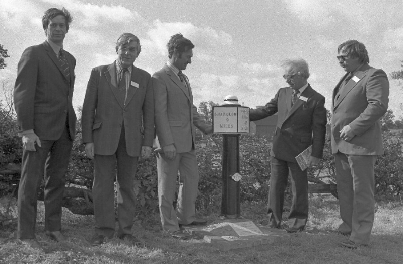 6 Unveiling First New Milepost 9/83 at Stenson 20-9-1979