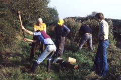 4 Tatenhill 8-10-1978 Work Party putting back original milepost