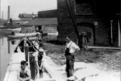 8 Unloading a narrowboat on the Burslem Arm